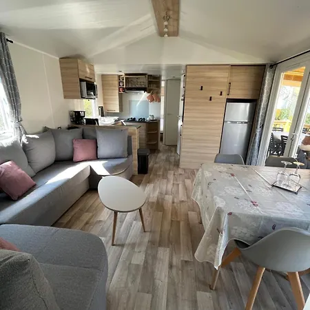 Mobil Emilie Et Yohan Tatil Evi Vironchaux